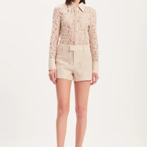 SHORTS RENDA AREIA